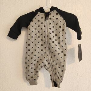 Hurley Baby Size Newborn‎ Black/Grey/Green Logo Full Zip Hooded One Piece NWT